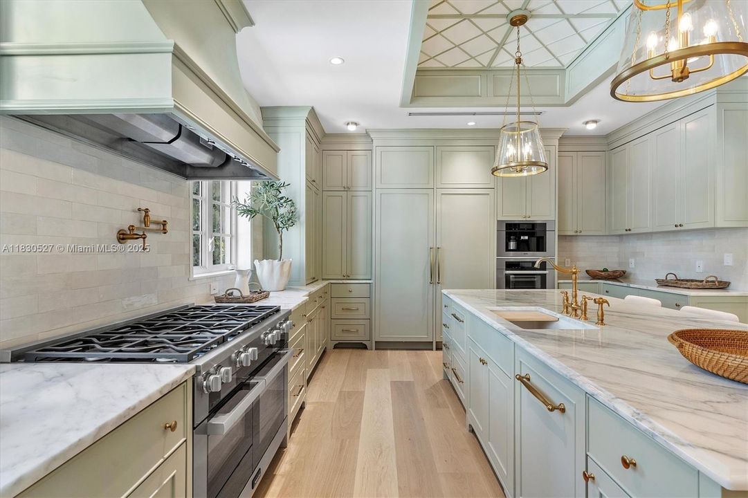 Activo con contrato: $5,995,000 (5 camas, 5 baños, 5119 Pies cuadrados)