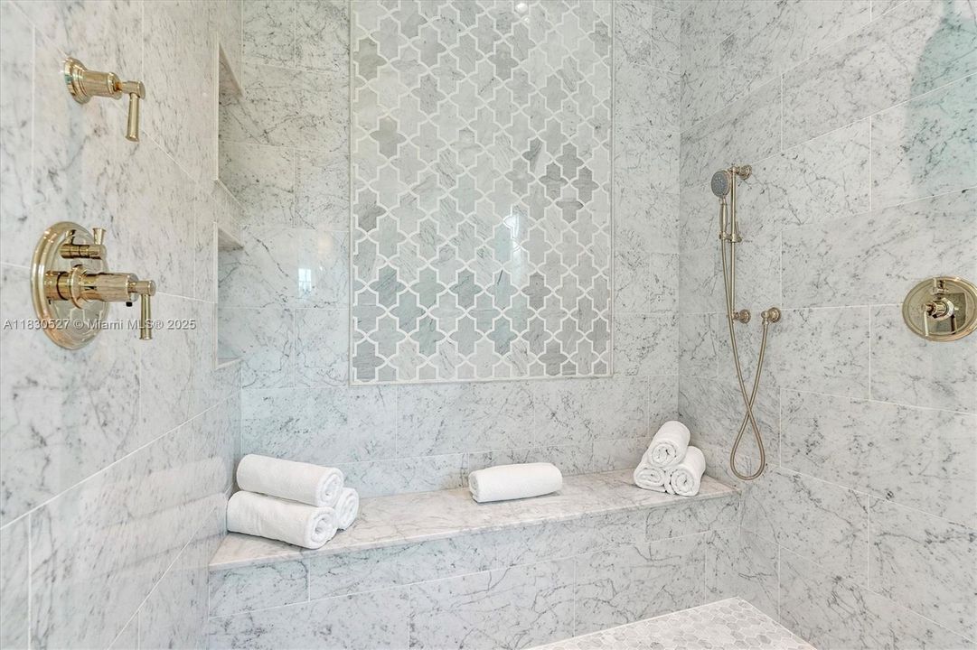 Activo con contrato: $5,995,000 (5 camas, 5 baños, 5119 Pies cuadrados)