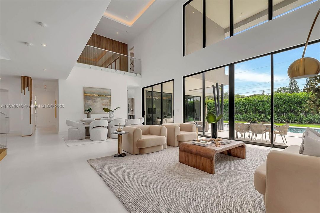 Recently Sold: $5,995,000 (6 beds, 6 baths, 6152 Square Feet)