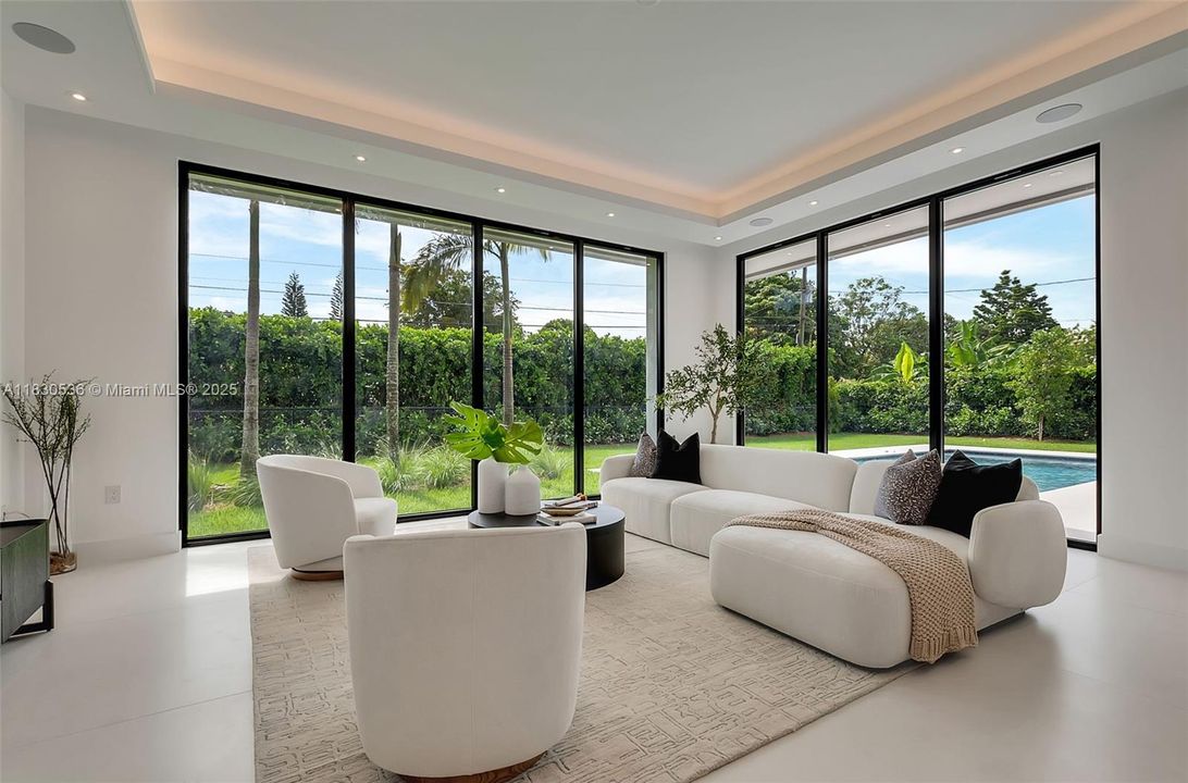 Recently Sold: $5,995,000 (6 beds, 6 baths, 6152 Square Feet)