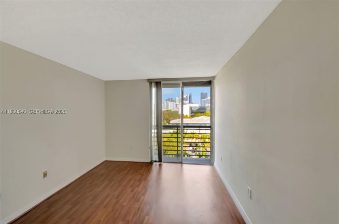 Recently Sold: $299,000 (1 beds, 1 baths, 715 Square Feet)