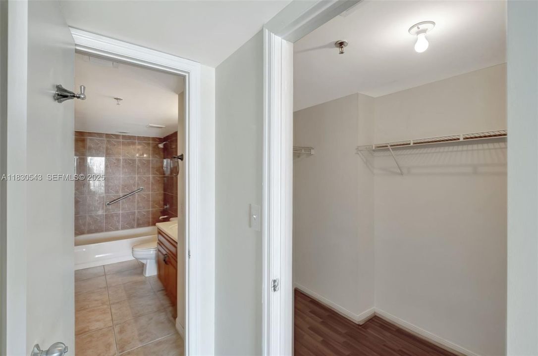 Recently Sold: $299,000 (1 beds, 1 baths, 715 Square Feet)