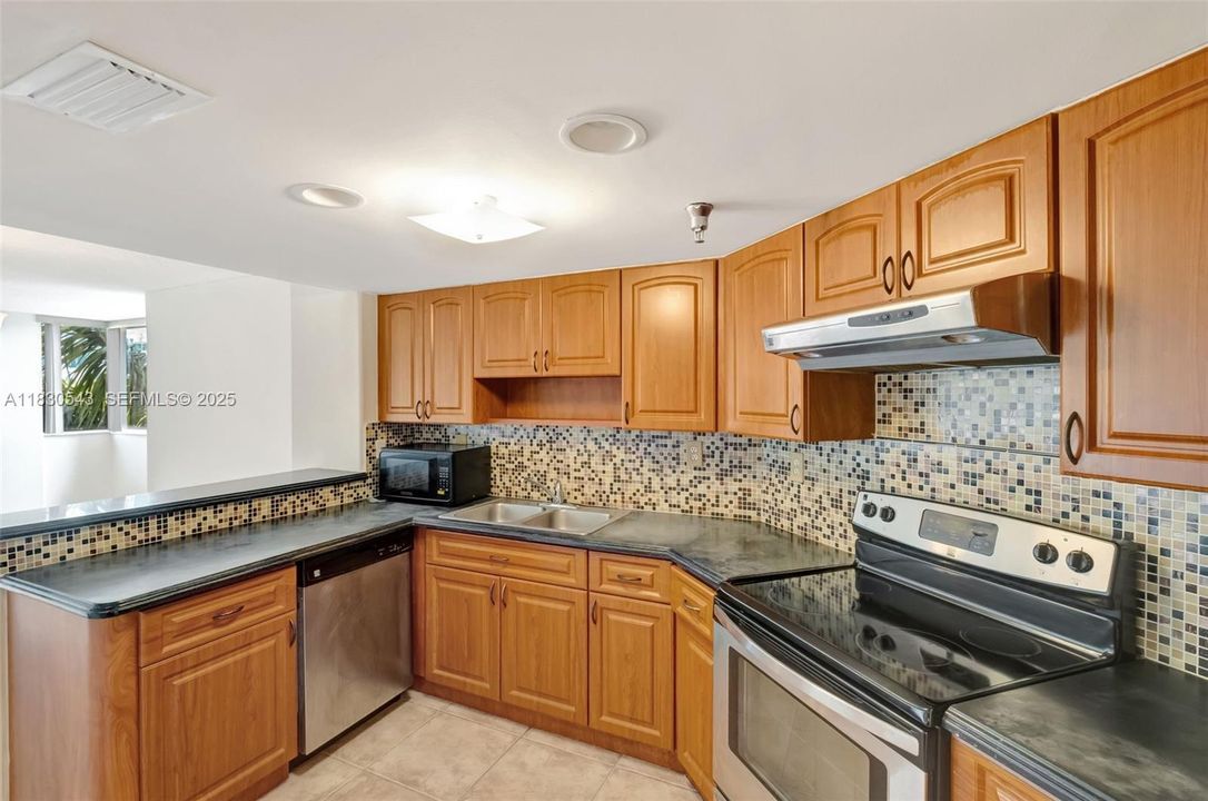 Recently Sold: $299,000 (1 beds, 1 baths, 715 Square Feet)