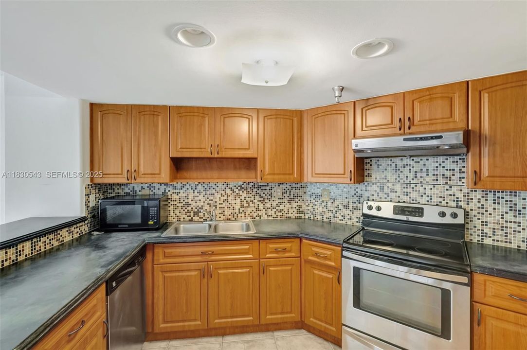 Recently Sold: $299,000 (1 beds, 1 baths, 715 Square Feet)