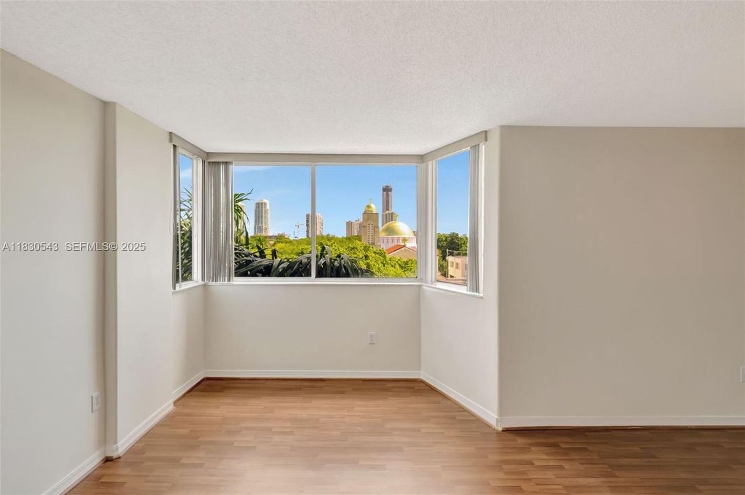 Recently Sold: $299,000 (1 beds, 1 baths, 715 Square Feet)