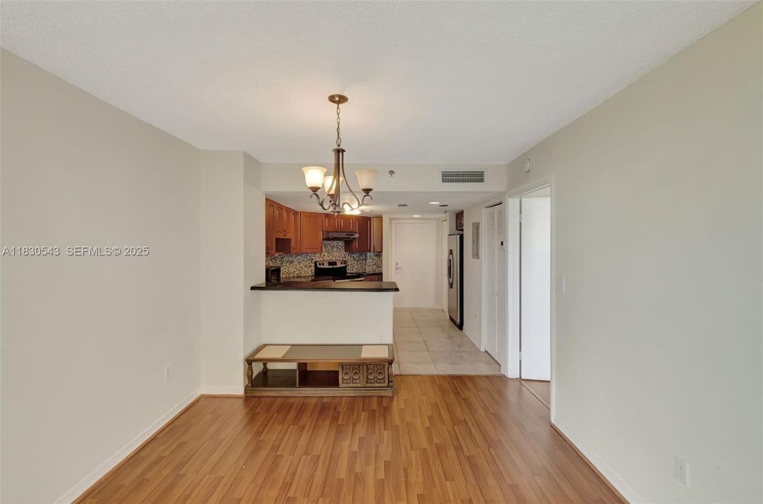 Recently Sold: $299,000 (1 beds, 1 baths, 715 Square Feet)