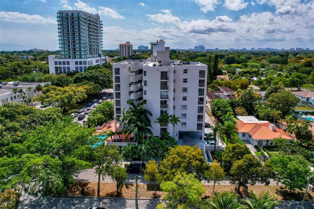 Recently Sold: $299,000 (1 beds, 1 baths, 715 Square Feet)