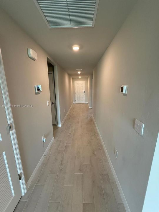 For Rent: $2,200 (4 beds, 2 baths, 1499 Square Feet)