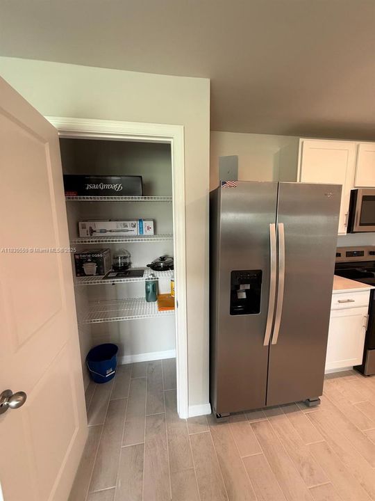 For Rent: $2,200 (4 beds, 2 baths, 1499 Square Feet)