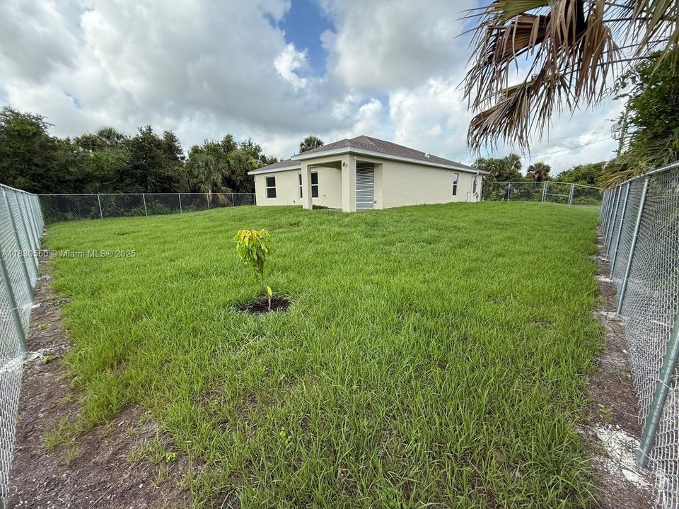 For Rent: $2,200 (4 beds, 2 baths, 1499 Square Feet)