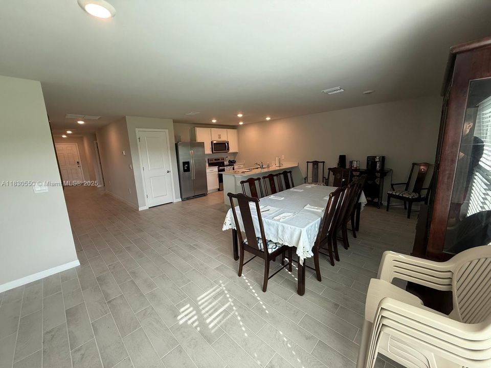 For Rent: $2,200 (4 beds, 2 baths, 1499 Square Feet)