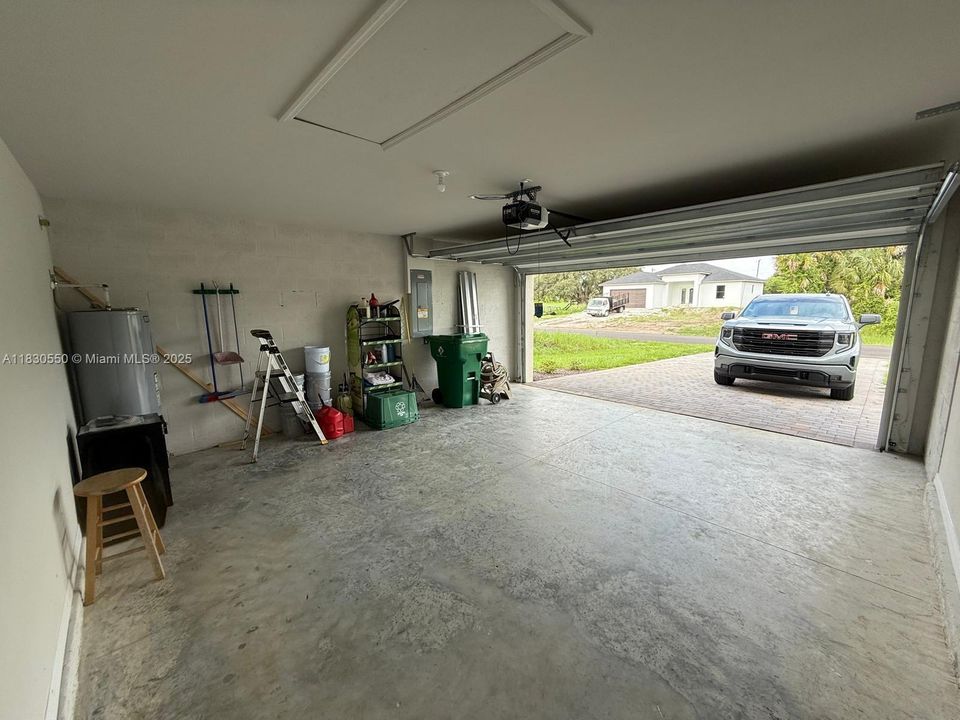 For Rent: $2,200 (4 beds, 2 baths, 1499 Square Feet)