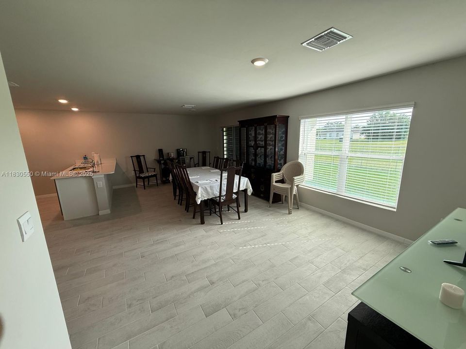 For Rent: $2,200 (4 beds, 2 baths, 1499 Square Feet)