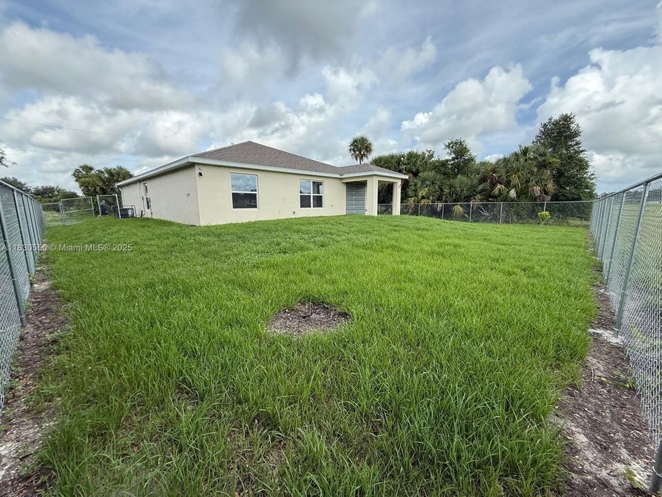 For Rent: $2,200 (4 beds, 2 baths, 1499 Square Feet)