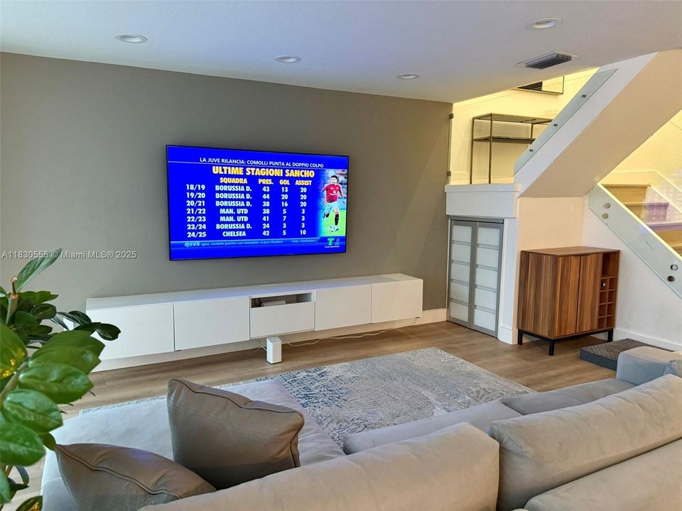 Recently Rented: $4,400 (3 beds, 2 baths, 1898 Square Feet)