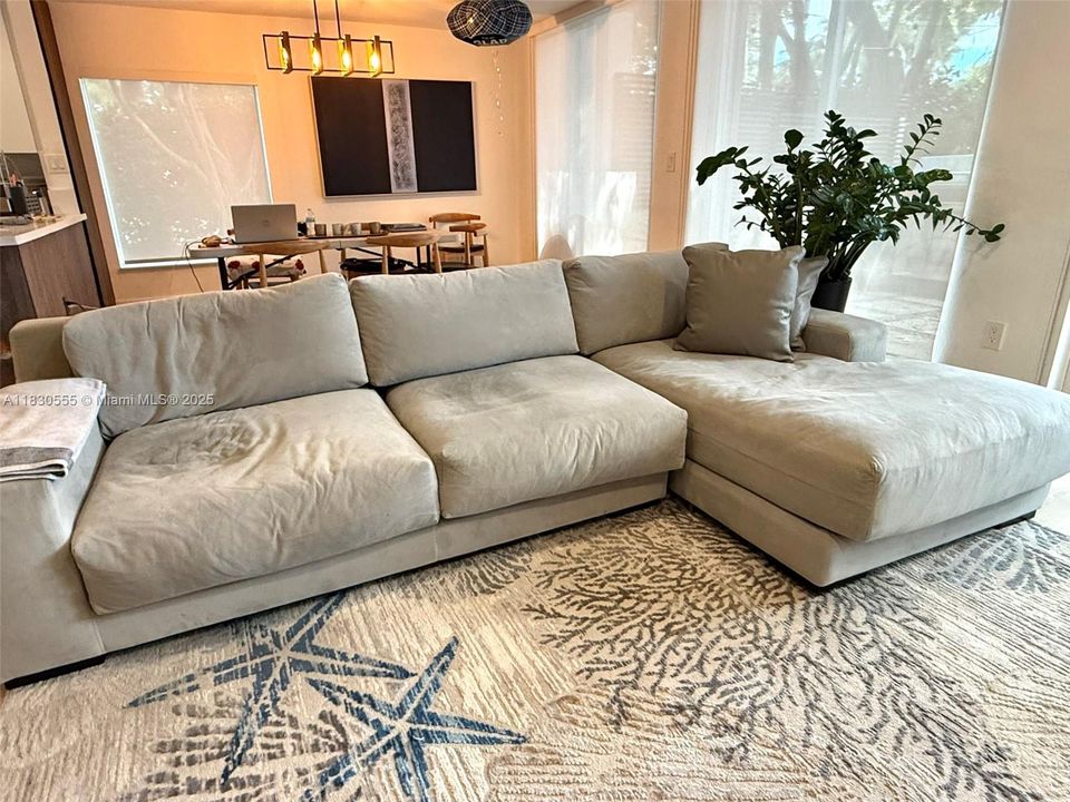 Recently Rented: $4,400 (3 beds, 2 baths, 1898 Square Feet)