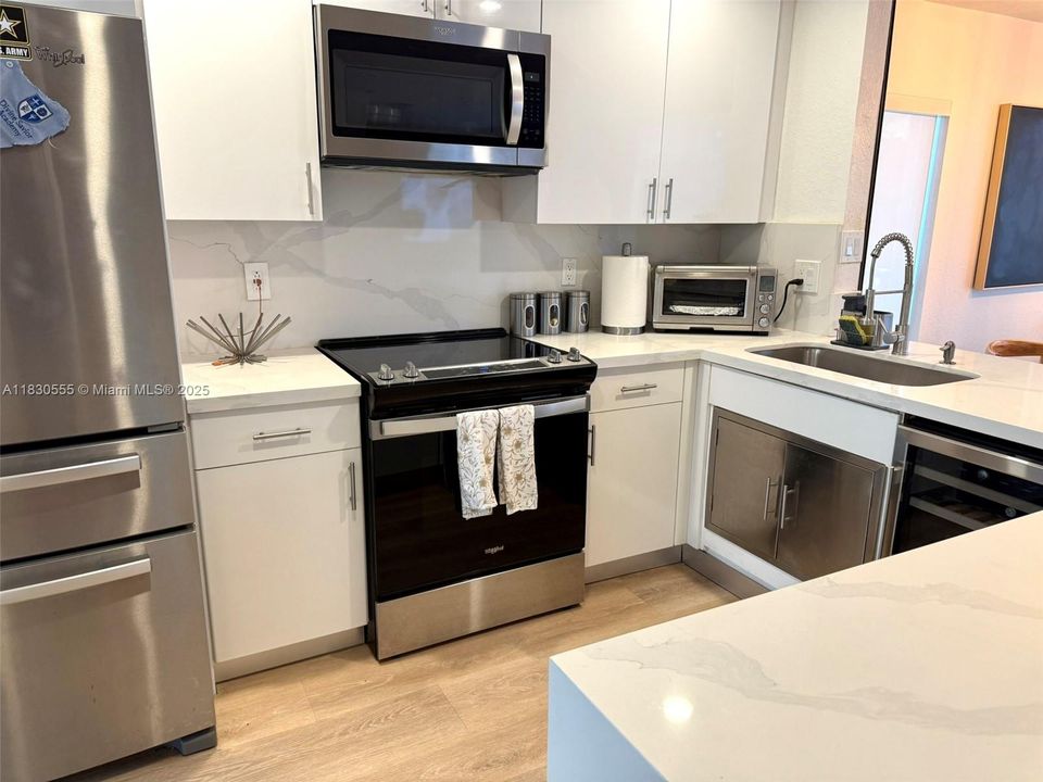 Recently Rented: $4,400 (3 beds, 2 baths, 1898 Square Feet)