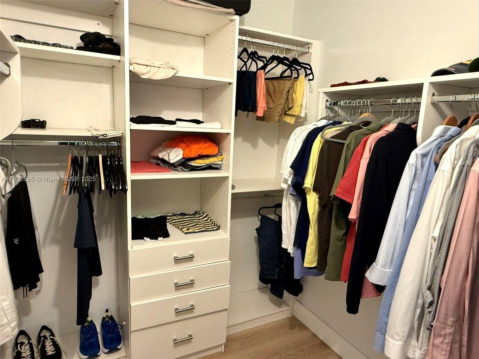 Recently Rented: $4,400 (3 beds, 2 baths, 1898 Square Feet)