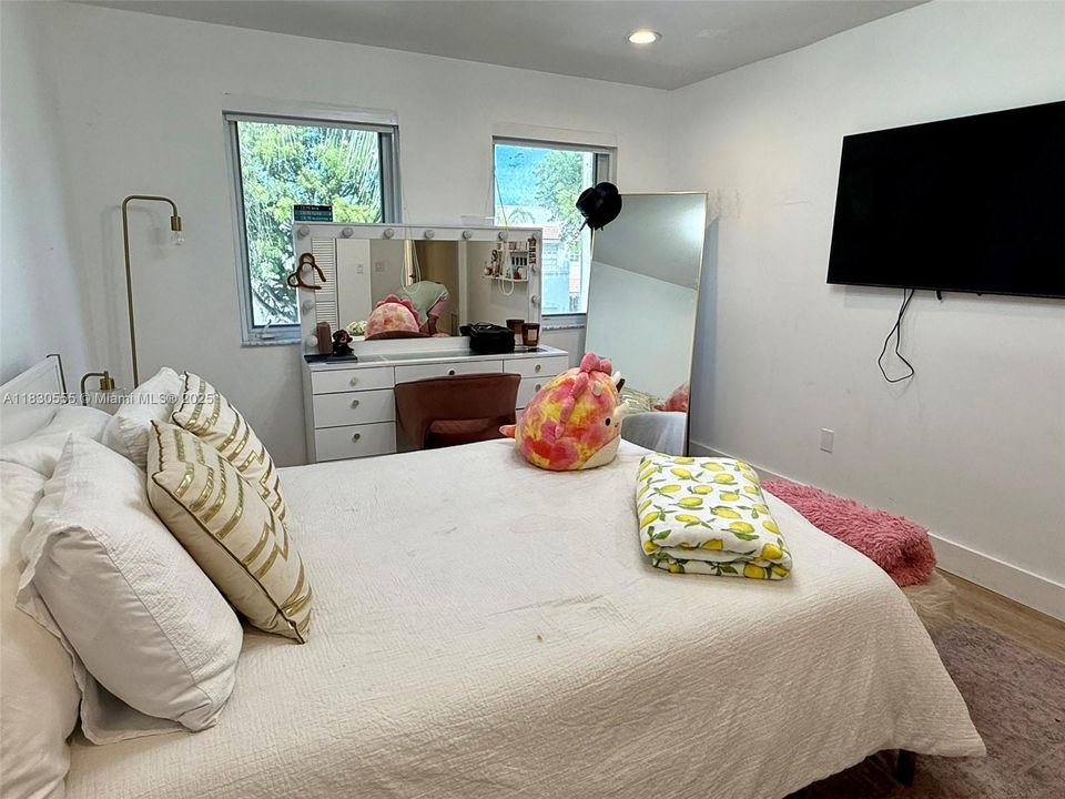 Recently Rented: $4,400 (3 beds, 2 baths, 1898 Square Feet)