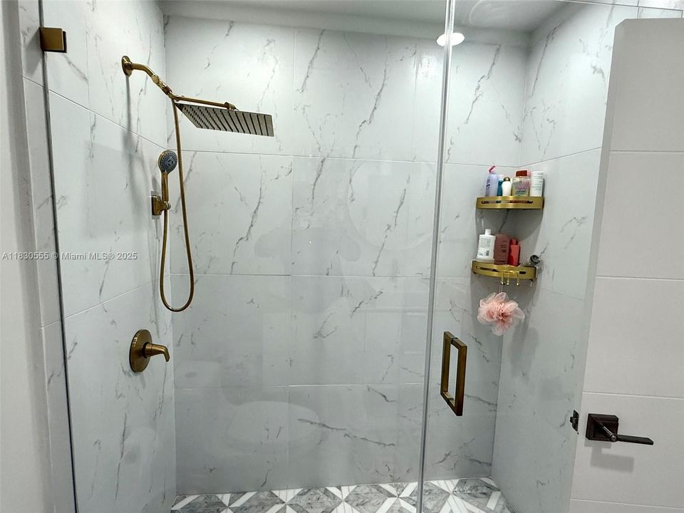 Recently Rented: $4,400 (3 beds, 2 baths, 1898 Square Feet)