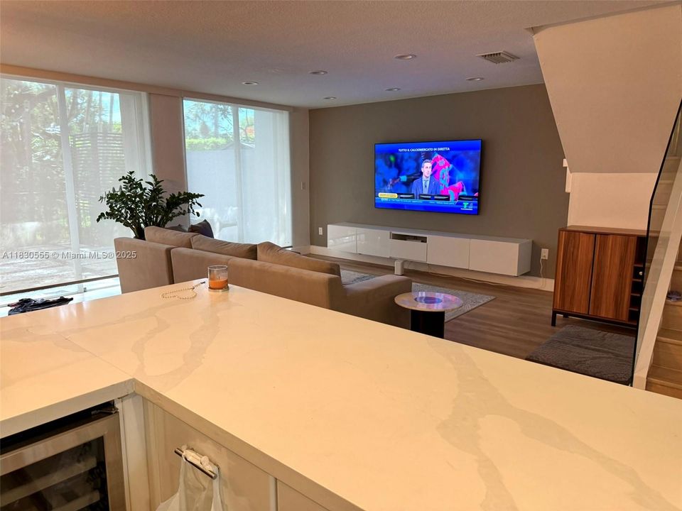 Recently Rented: $4,400 (3 beds, 2 baths, 1898 Square Feet)