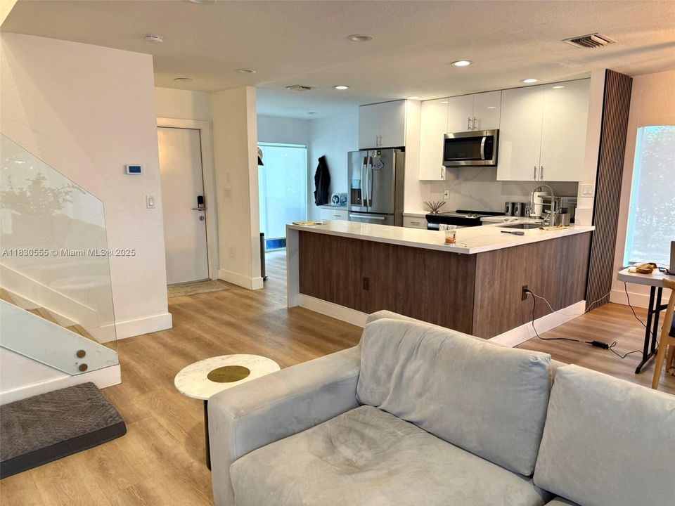 Recently Rented: $4,400 (3 beds, 2 baths, 1898 Square Feet)