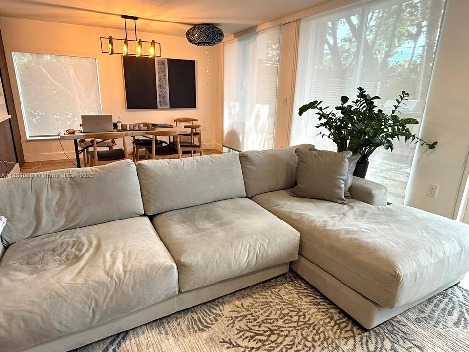 Recently Rented: $4,400 (3 beds, 2 baths, 1898 Square Feet)