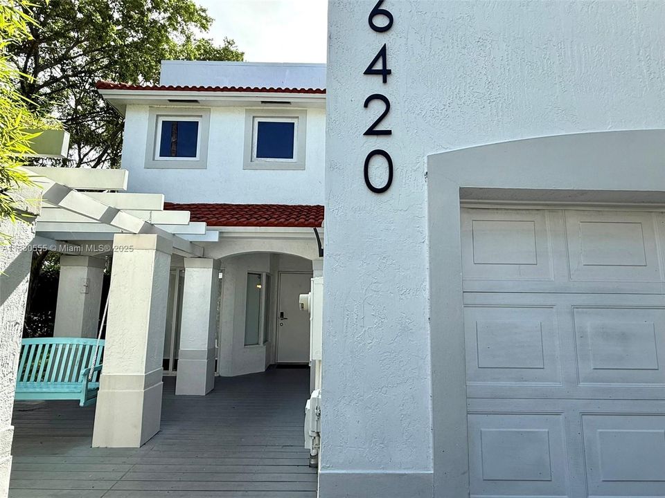 Recently Rented: $4,400 (3 beds, 2 baths, 1898 Square Feet)