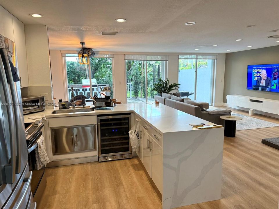 Recently Rented: $4,400 (3 beds, 2 baths, 1898 Square Feet)