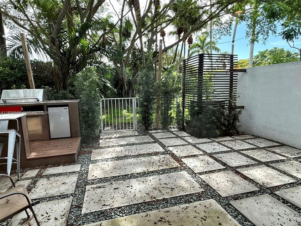 Recently Rented: $4,400 (3 beds, 2 baths, 1898 Square Feet)