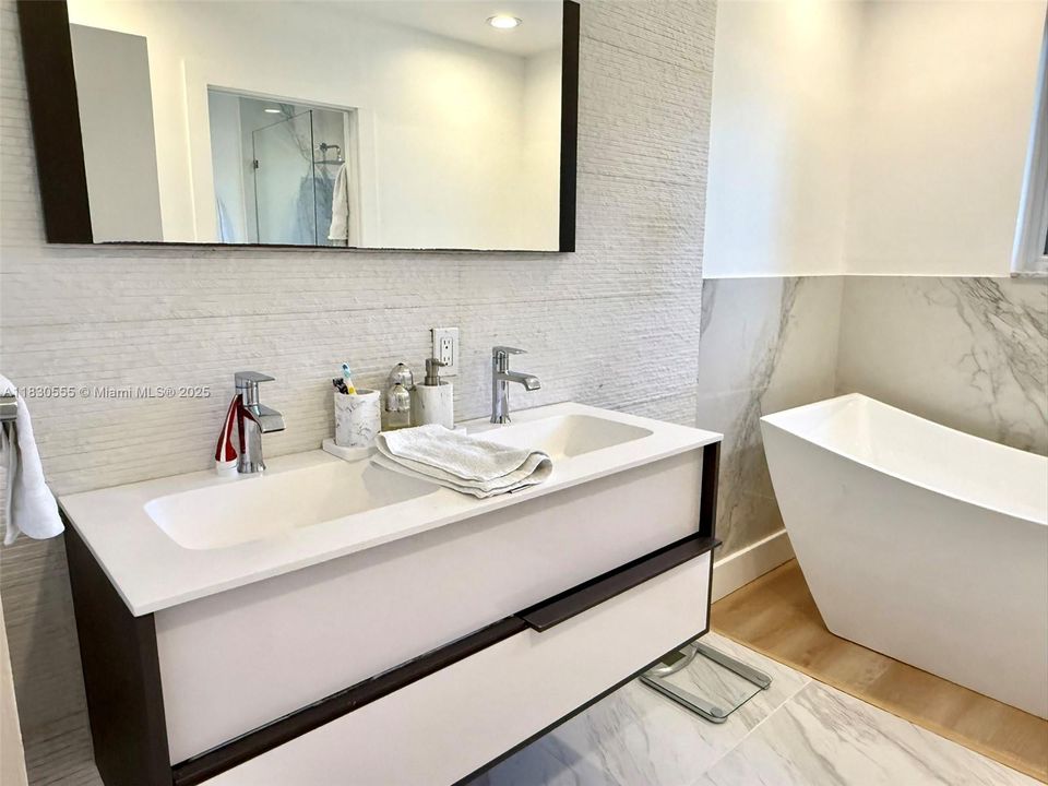 Recently Rented: $4,400 (3 beds, 2 baths, 1898 Square Feet)