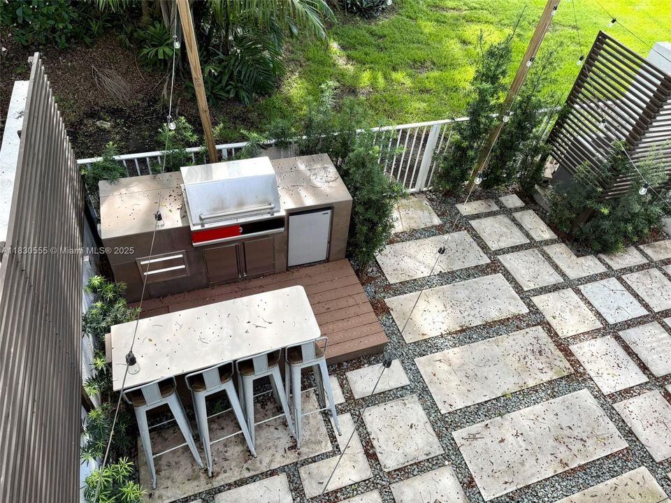 Recently Rented: $4,400 (3 beds, 2 baths, 1898 Square Feet)