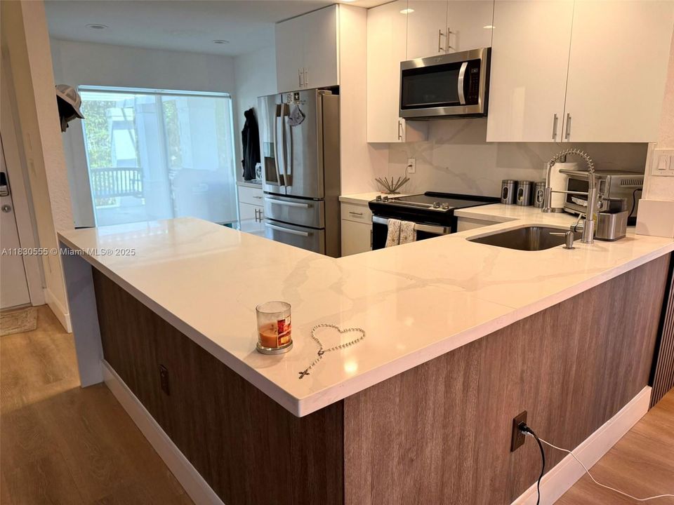 Recently Rented: $4,400 (3 beds, 2 baths, 1898 Square Feet)