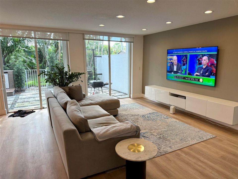 Recently Rented: $4,400 (3 beds, 2 baths, 1898 Square Feet)