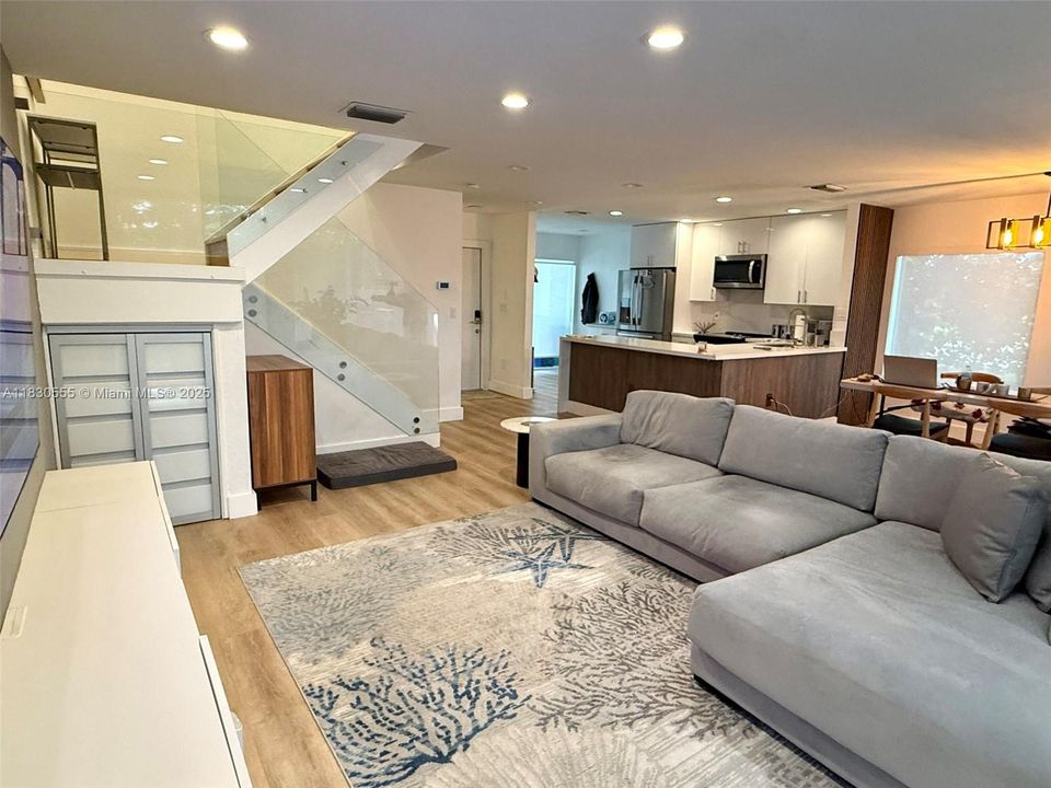 Recently Rented: $4,400 (3 beds, 2 baths, 1898 Square Feet)