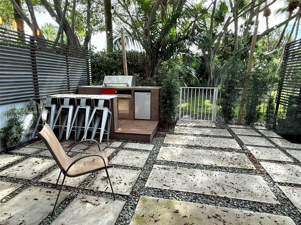 Recently Rented: $4,400 (3 beds, 2 baths, 1898 Square Feet)