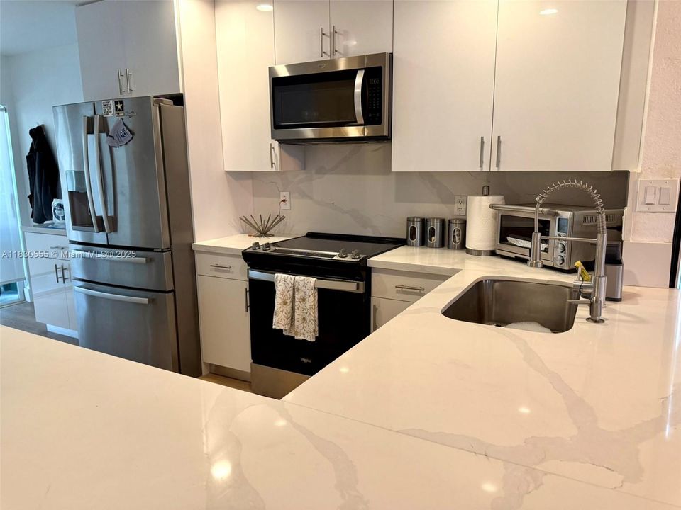 Recently Rented: $4,400 (3 beds, 2 baths, 1898 Square Feet)