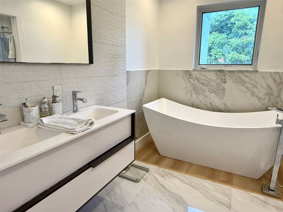 Recently Rented: $4,400 (3 beds, 2 baths, 1898 Square Feet)