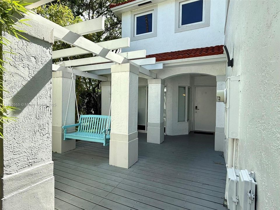 Recently Rented: $4,400 (3 beds, 2 baths, 1898 Square Feet)