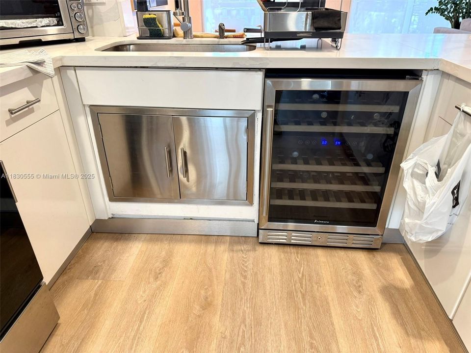 Recently Rented: $4,400 (3 beds, 2 baths, 1898 Square Feet)