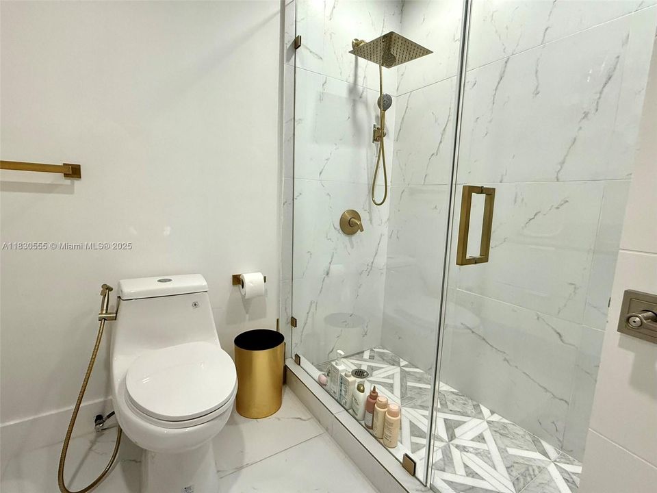 Recently Rented: $4,400 (3 beds, 2 baths, 1898 Square Feet)