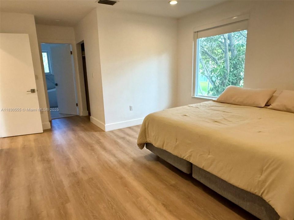 Recently Rented: $4,400 (3 beds, 2 baths, 1898 Square Feet)