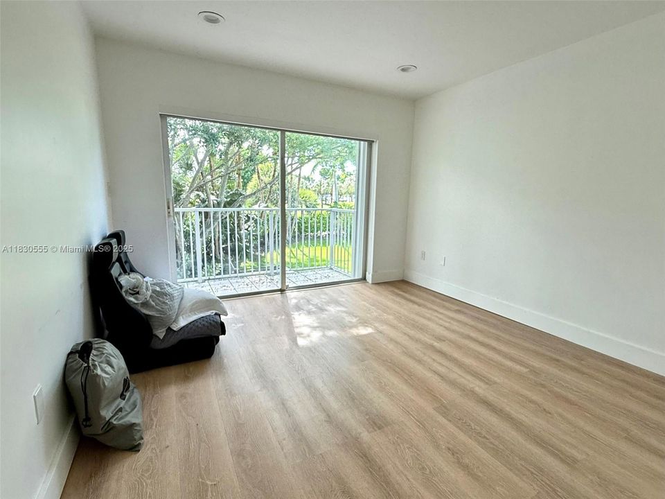 Recently Rented: $4,400 (3 beds, 2 baths, 1898 Square Feet)