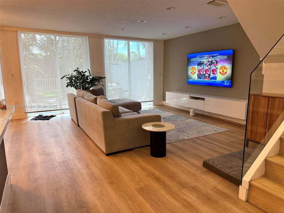 Recently Rented: $4,400 (3 beds, 2 baths, 1898 Square Feet)