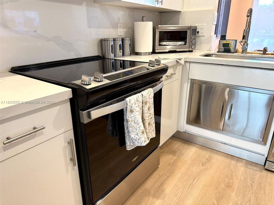 Recently Rented: $4,400 (3 beds, 2 baths, 1898 Square Feet)