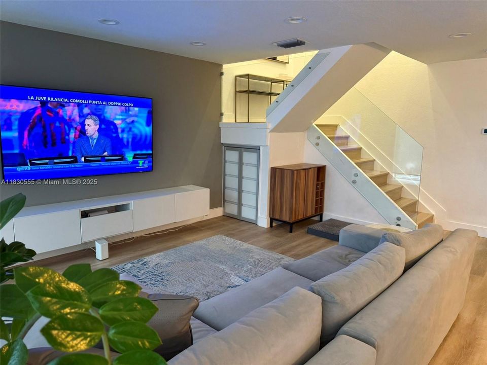 Recently Rented: $4,400 (3 beds, 2 baths, 1898 Square Feet)