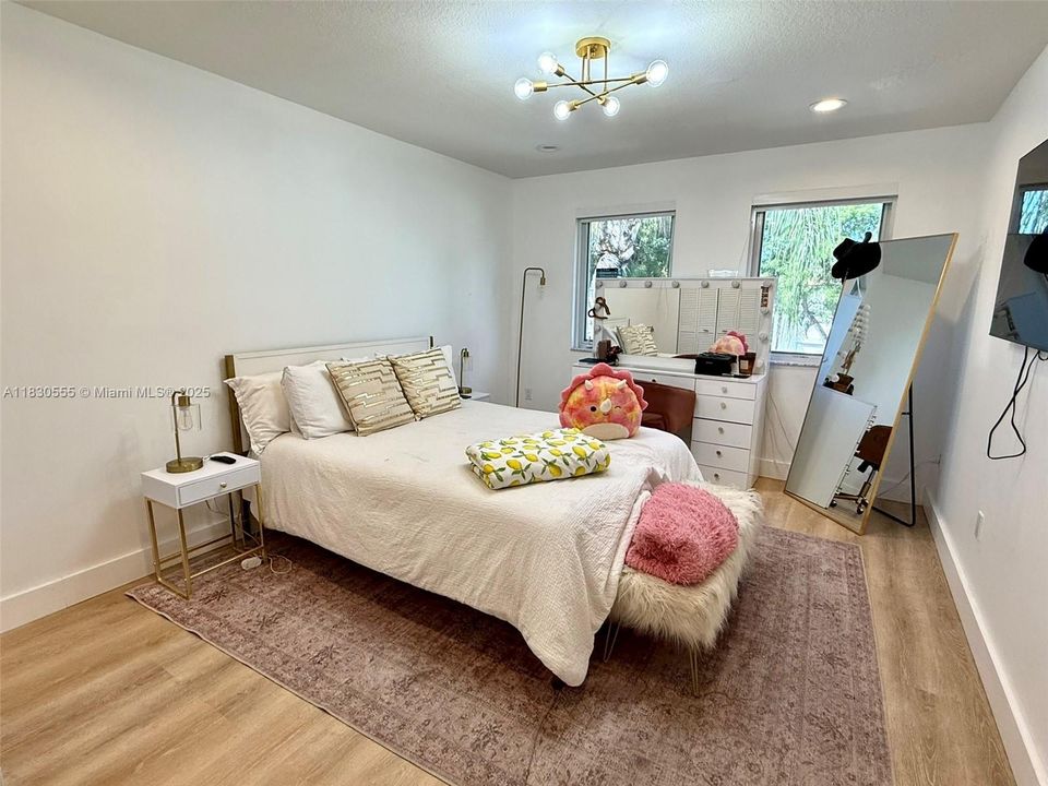 Recently Rented: $4,400 (3 beds, 2 baths, 1898 Square Feet)