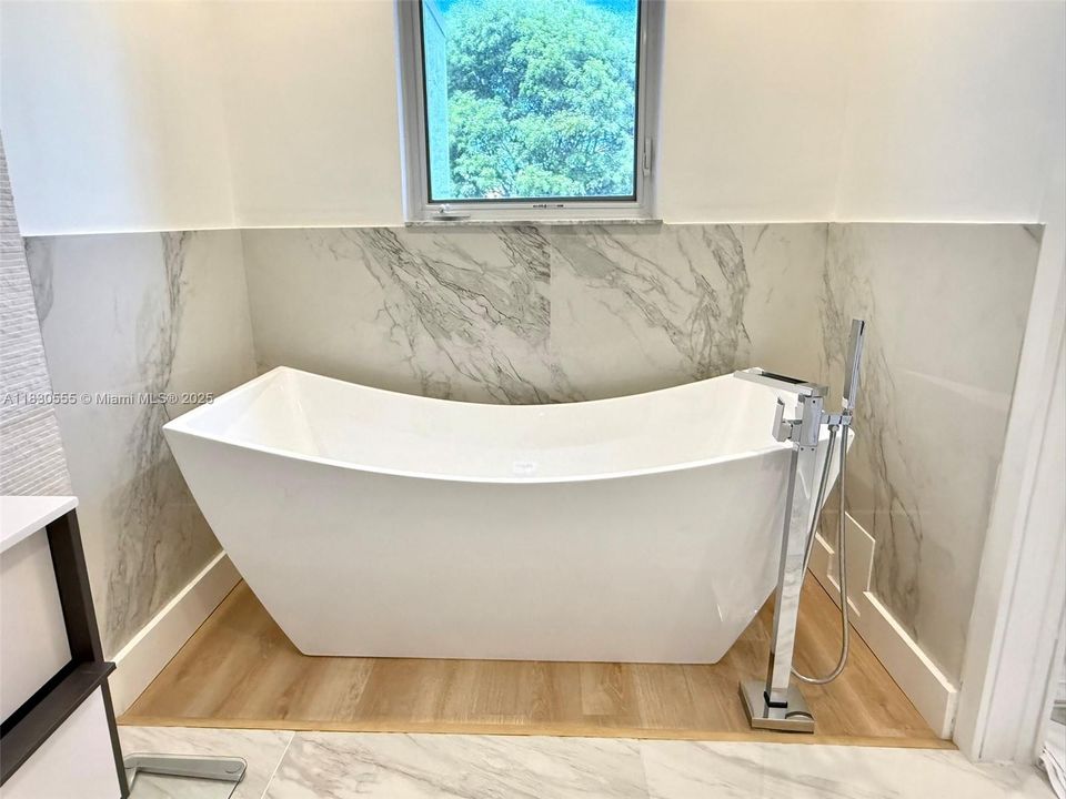 Recently Rented: $4,400 (3 beds, 2 baths, 1898 Square Feet)