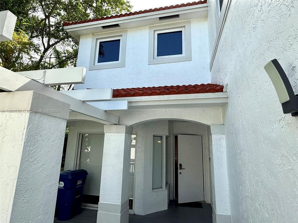 Recently Rented: $4,400 (3 beds, 2 baths, 1898 Square Feet)