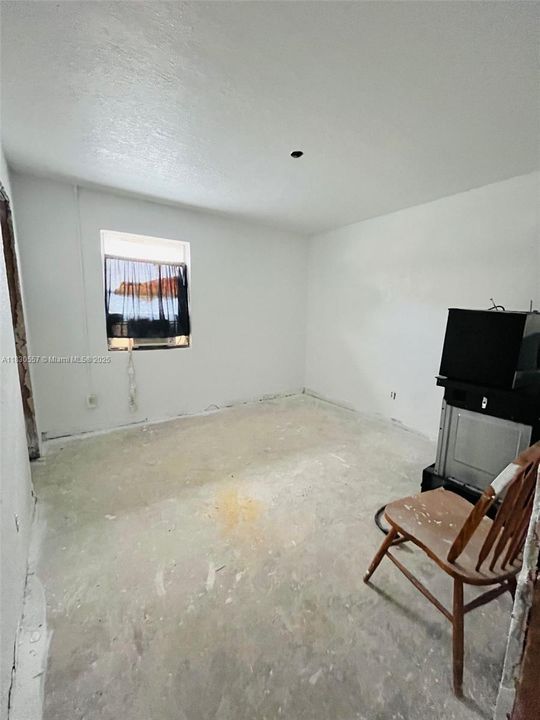 Под контрактом: $230,000 (3 спален, 1 ванн, 973 Квадратных фут)